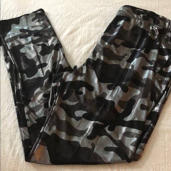 METALLIC BLACK & SILVER LEGGINGS - Picture 3 of 4